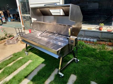 cooking pig on spit with gas